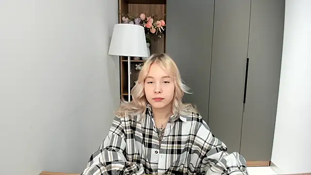 AunclreaVache online show from November 30, 2025, 10:49 am