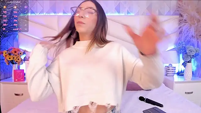 Lizzi Hotman  online show from March 17, 2026, 8:34 pm