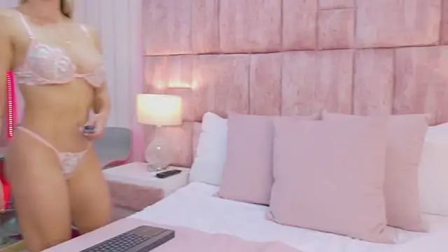 AnnaQuinn online show from December 21, 2025, 2:41 pm