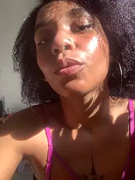 Snapshot of Lillith_Bloom chatting on February 19, 2026, 6:49 pm Lillith Bloom online show from February 19, 2026, 6:49 pm