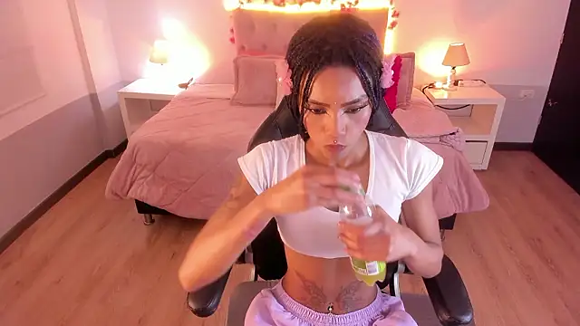 Snapshot of Samantha_spike2 chatting on February 28, 2026, 8:41 pm Samantha spike2 online show from February 28, 2026, 8:41 pm