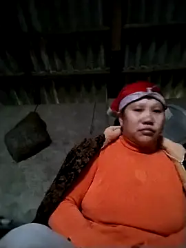 Snapshot of LeoPet2x chatting on February 9, 2026, 5:49 am LeoPet2x online show from February 9, 2026, 5:49 am