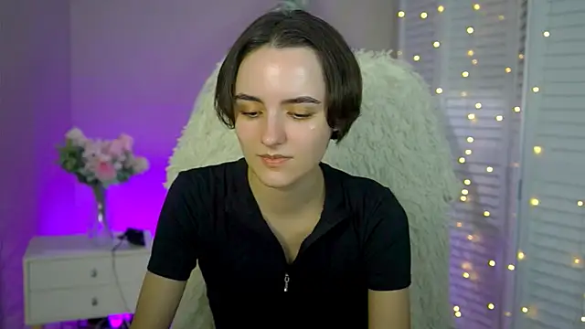 KateWillows online show from December 2, 2025, 12:18 pm