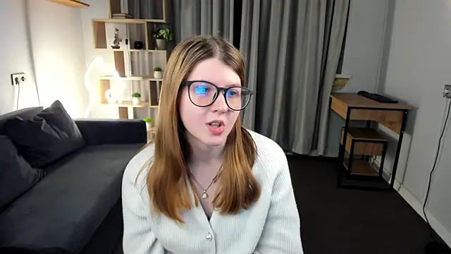 IndiraMarotto online show from January 17, 2026, 1:58 pm