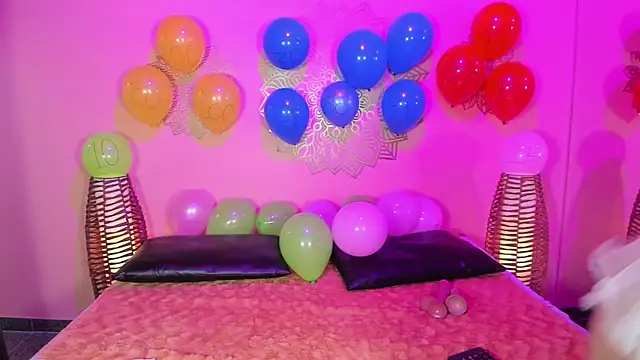 Snapshot of MarianaMontezz chatting on May 1, 2026, 9:42 pm MarianaMontezz online show from May 1, 2026, 9:42 pm