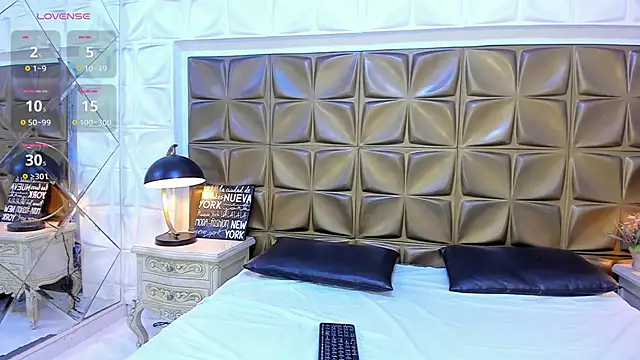 MarianaMontezz online show from December 14, 2025, 12:00 pm