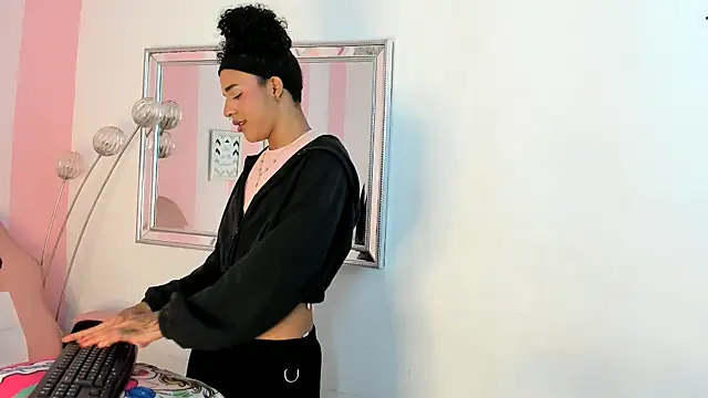 Amaia Monroe online show from February 17, 2026, 4:10 am