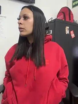 CRISTAL VIOLETA online show from December 17, 2025, 12:43 pm