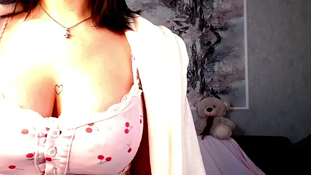 MisaLumia online show from December 15, 2025, 6:14 pm