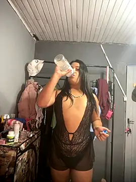 larysinha online show from December 4, 2025, 5:12 pm