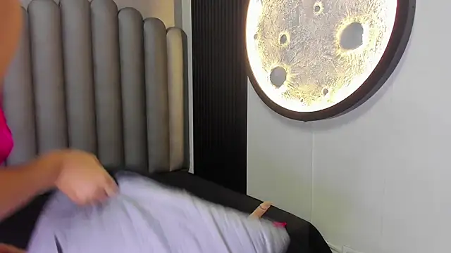 sarah cleir online show from December 2, 2025, 1:46 pm