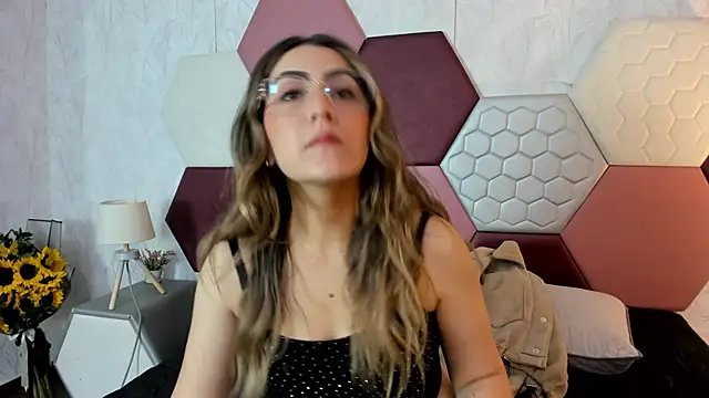 AriaRous online show from February 14, 2026, 7:14 pm