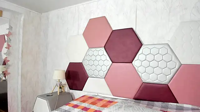 AriaRous online show from February 10, 2026, 2:38 pm