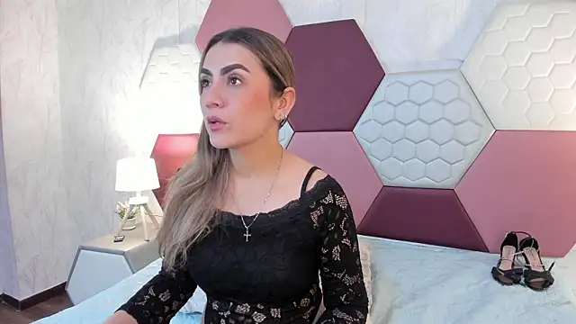 AriaRous online show from February 5, 2026, 3:52 pm