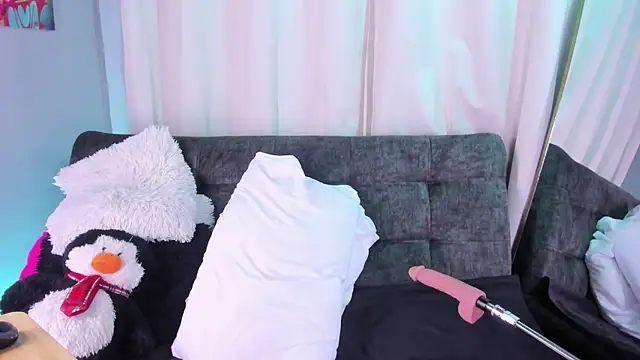 BonnieRitz online show from December 4, 2025, 11:42 am