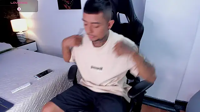 Snapshot of BASTIAN_NICOLAS_ chatting on January 7, 2026, 8:47 pm BASTIAN NICOLAS online show from January 7, 2026, 8:47 pm