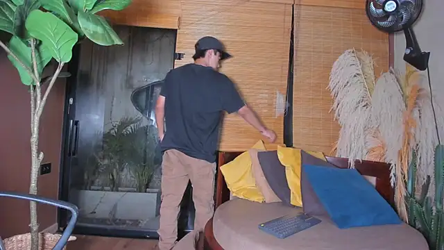 isaac grimm online show from April 9, 2026, 2:46 am