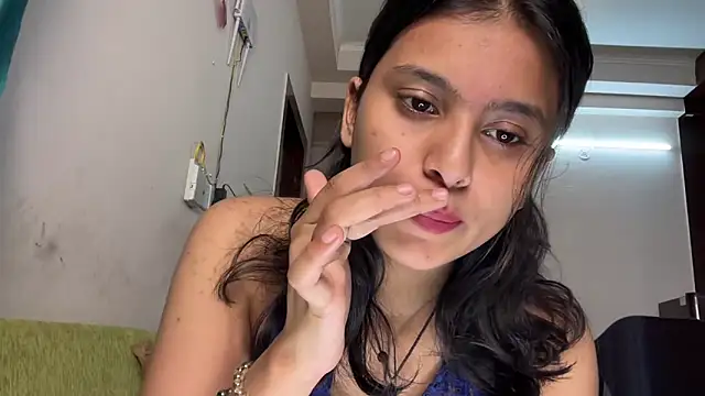 Piyyuu online show from April 12, 2026, 3:37 pm