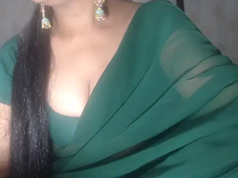 Hotronita123 online show from December 17, 2025, 5:29 pm