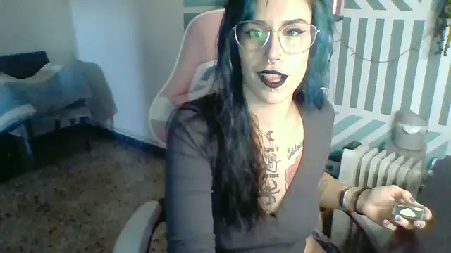 Snapshot of blackrose1997 chatting on December 5, 2025, 2:26 pm blackrose1997 online show from December 5, 2025, 2:26 pm