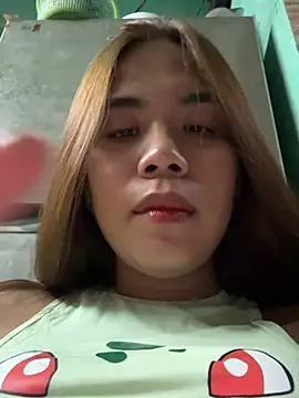 Snapshot of Margaux4U chatting on April 13, 2026, 12:42 pm Margaux4U online show from April 13, 2026, 12:42 pm