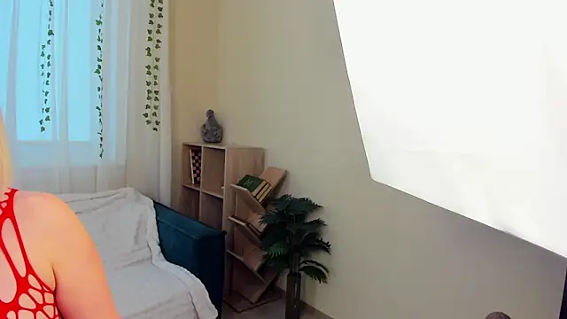 Snapshot of MonikaPinch_ chatting on January 15, 2026, 5:33 am MonikaPinch online show from January 15, 2026, 5:33 am