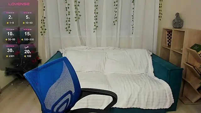 Snapshot of MonikaPinch_ chatting on January 6, 2026, 4:05 am MonikaPinch online show from January 6, 2026, 4:05 am