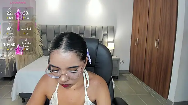 Snapshot of alana_martiins chatting on June 23, 2026, 6:39 pm alana martiins online show from June 23, 2026, 6:39 pm