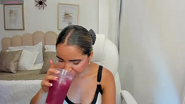 alana martiins online show from May 18, 2026, 7:07 pm