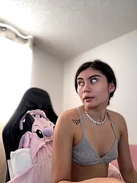 Stormi Thompsonn  online show from December 1, 2025, 2:51 pm