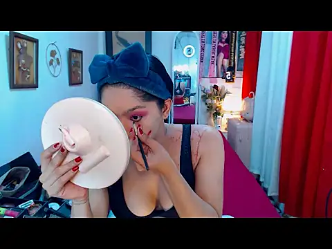 Snapshot of UrScreenGoddess chatting on December 14, 2025, 11:10 pm UrScreenGoddess online show from December 14, 2025, 11:10 pm