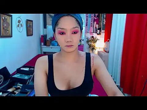 Snapshot of UrScreenGoddess chatting on December 16, 2025, 10:36 pm UrScreenGoddess online show from December 16, 2025, 10:36 pm