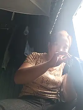 Evelyn-n online show from December 2, 2025, 8:27 am