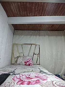 Julia-Blair online show from December 18, 2025, 5:17 pm