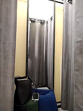 Snapshot of EvaRoughe chatting on April 13, 2026, 11:58 am EvaRoughe online show from April 13, 2026, 11:58 am