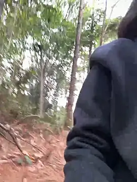 Snapshot of A-ZJunn chatting on February 4, 2026, 6:41 am A-ZJunn online show from February 4, 2026, 6:41 am