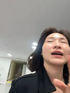 Snapshot of A-ZJunn chatting on February 21, 2026, 6:48 am A-ZJunn online show from February 21, 2026, 6:48 am