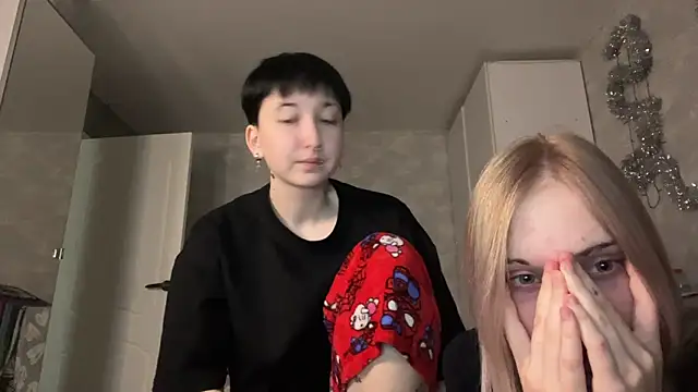 Snapshot of CelenFomes chatting on December 22, 2025, 9:42 am CelenFomes online show from December 22, 2025, 9:42 am