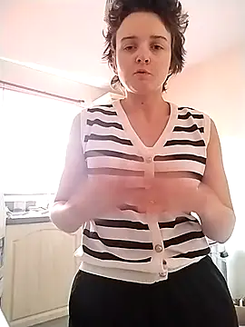 Snapshot of Amy01112 chatting on May 12, 2026, 9:37 am Amy01112 online show from May 12, 2026, 9:37 am