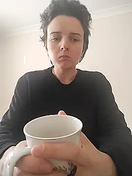 Amy01112 online show from April 15, 2026, 11:16 am