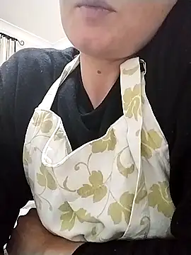 Amy01112 online show from April 13, 2026, 2:04 am