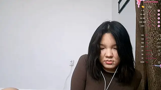 MeowMiaMeow online show from December 18, 2025, 4:11 pm