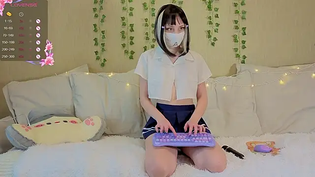 Snapshot of LunaNyan chatting on February 13, 2026, 8:14 am LunaNyan online show from February 13, 2026, 8:14 am