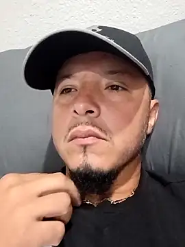 Snapshot of Lalin2323 chatting on February 14, 2026, 8:31 pm Lalin2323 online show from February 14, 2026, 8:31 pm