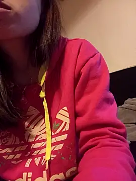 gatitachula93 online show from April 6, 2026, 6:53 pm