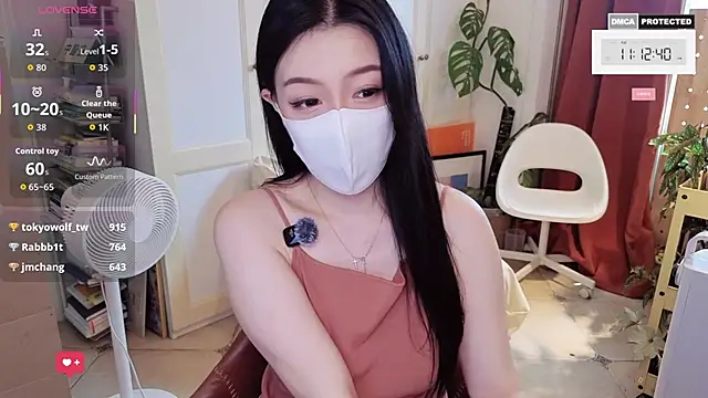nayomi 34f online show from May 12, 2026, 3:14 am