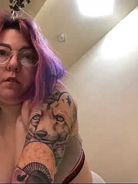 toxic-and-stuffy online show from December 1, 2025, 7:59 pm