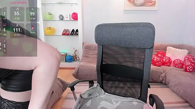 Snapshot of KamillaJei chatting on February 20, 2026, 6:26 am KamillaJei online show from February 20, 2026, 6:26 am