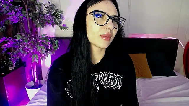 Snapshot of RavenFoxxy chatting on February 24, 2026, 6:14 am RavenFoxxy online show from February 24, 2026, 6:14 am