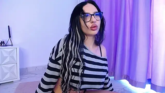 Snapshot of RavenFoxxy chatting on June 10, 2026, 6:14 am RavenFoxxy online show from June 10, 2026, 6:14 am